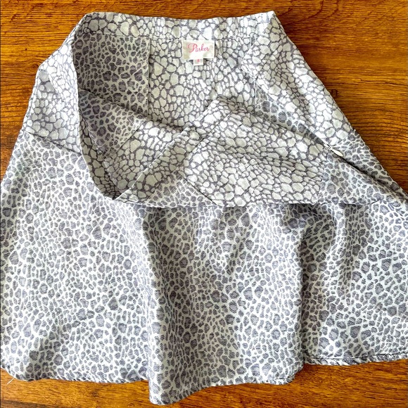 Leopard print mini skirt. Size 6. - Picture 2 of 2